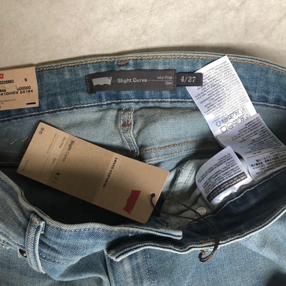 Levi's Woman’s Slight Curve Mid Rise Light Blue Slim Jeans Size 4 27X32 - Picture 11 of 13